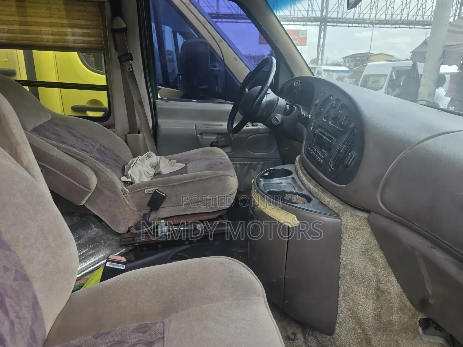 Ford E-150 2009 Green