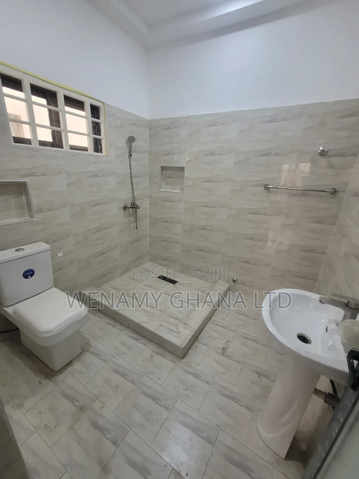 2bdrm Townhouse/Terrace in Community 25, Tema Metropolitan for sale