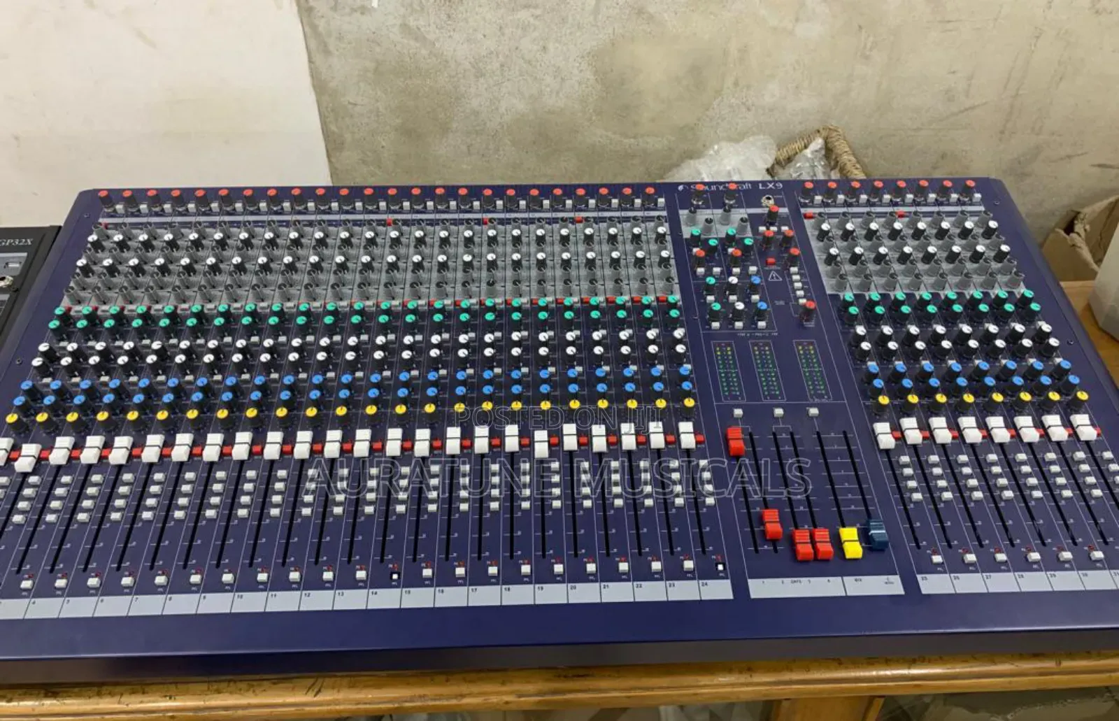 Soundcraft Lx9 32-Channel Analog Mixing Console