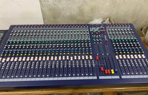 Soundcraft Lx9 32-Channel Analog Mixing Console