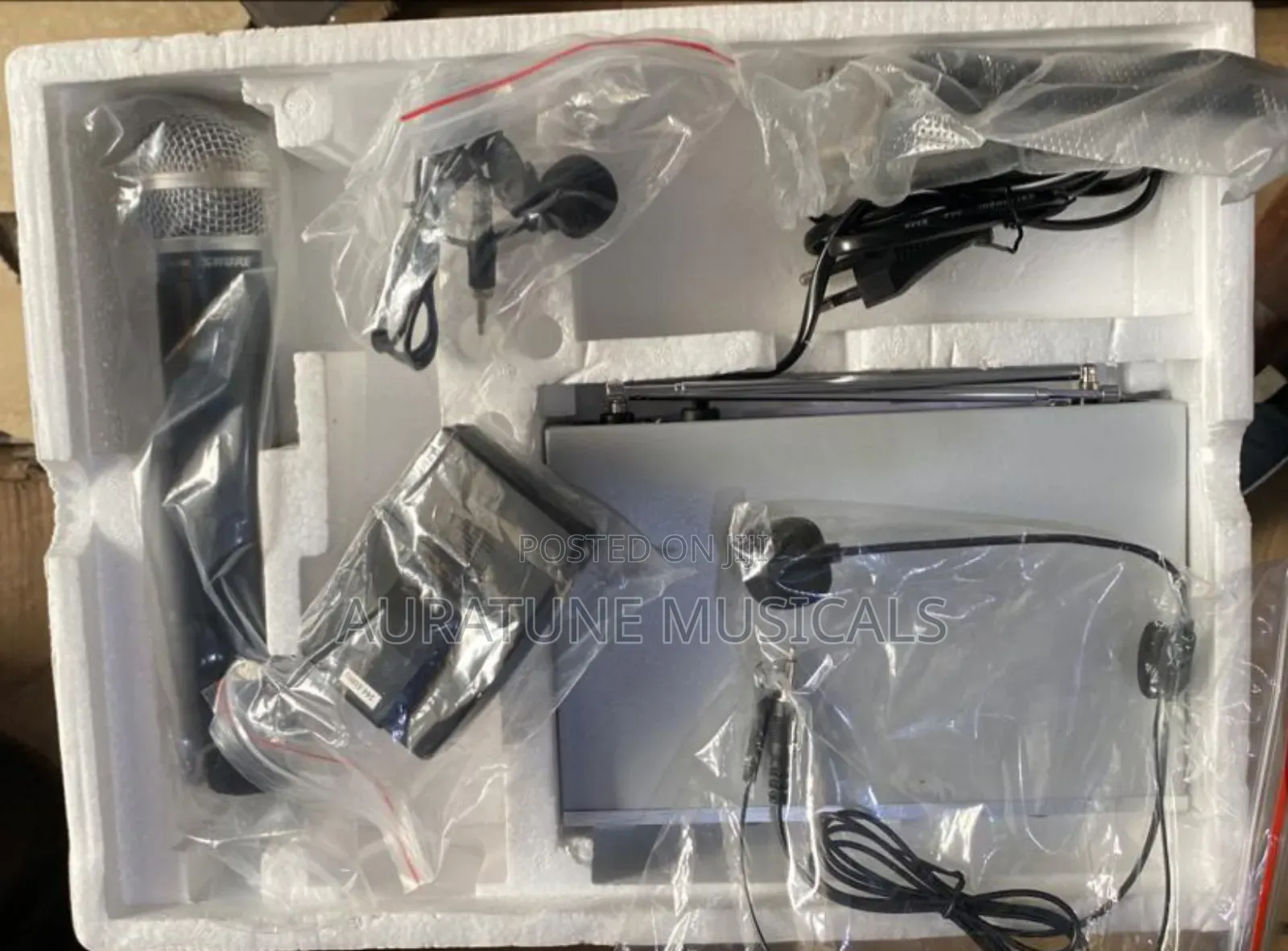 Shure v-3100 Professional Wireless Microphone With Lapel