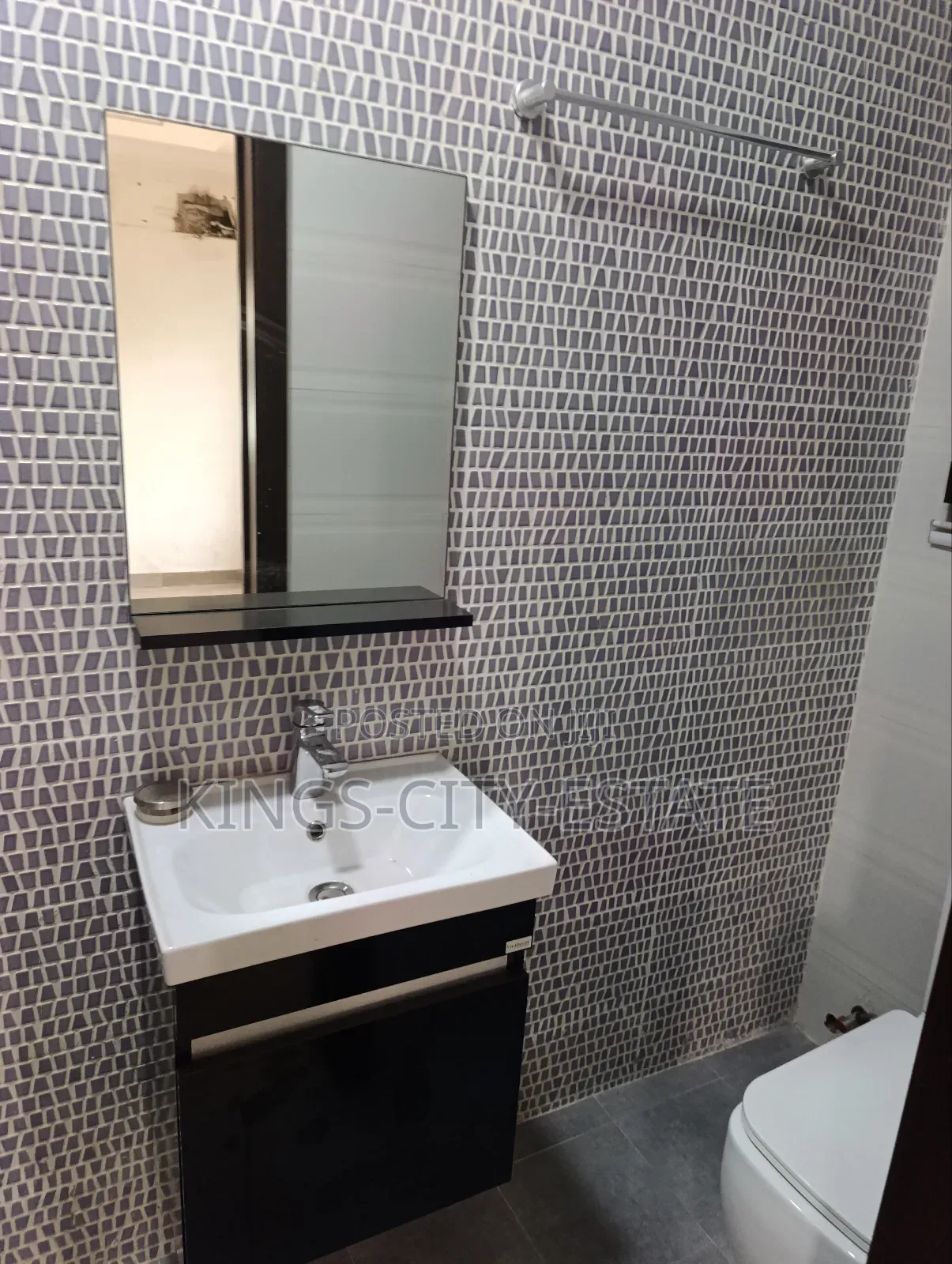 4bdrm House in White-House, Pokuase for sale