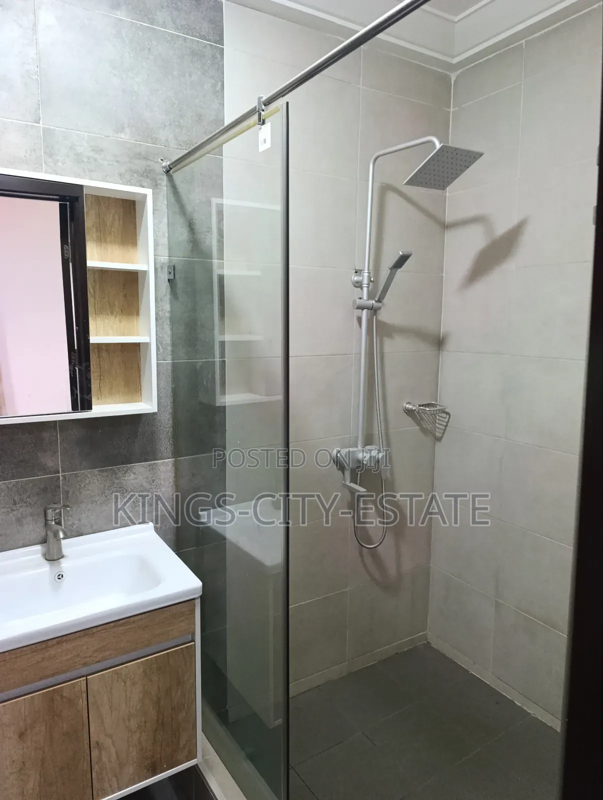 4bdrm House in White-House, Pokuase for sale