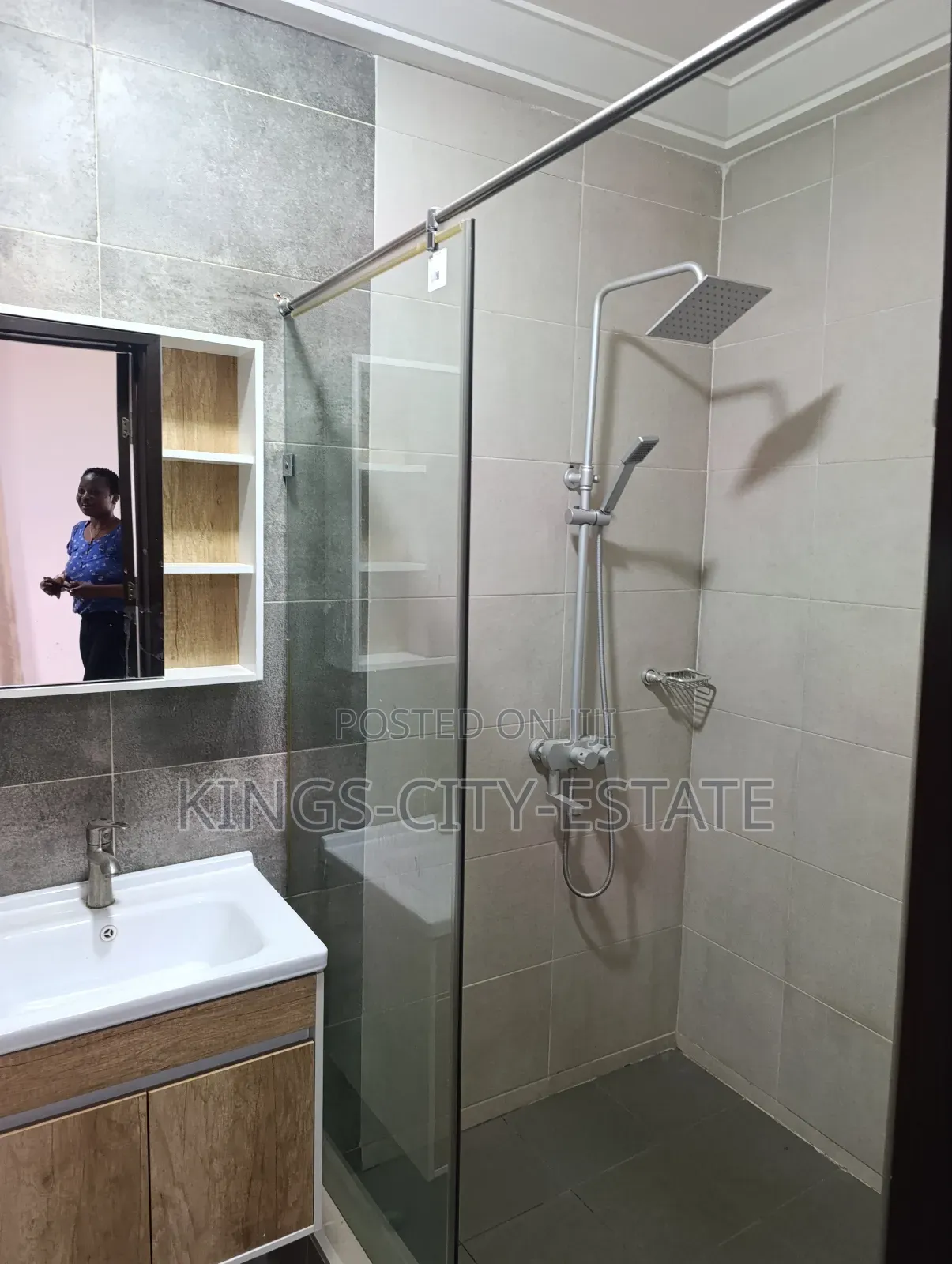4bdrm House in White-House, Pokuase for sale