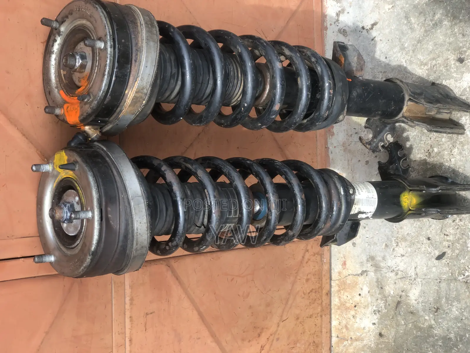 Range Rover Vogue 2006 Front Shocks