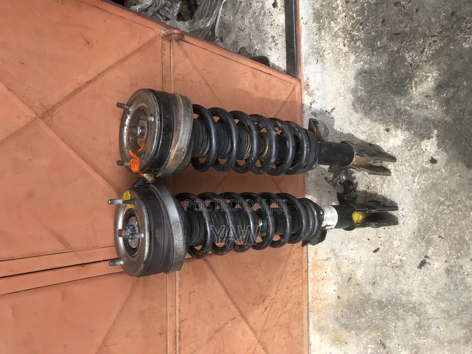 Range Rover Vogue 2006 Front Shocks