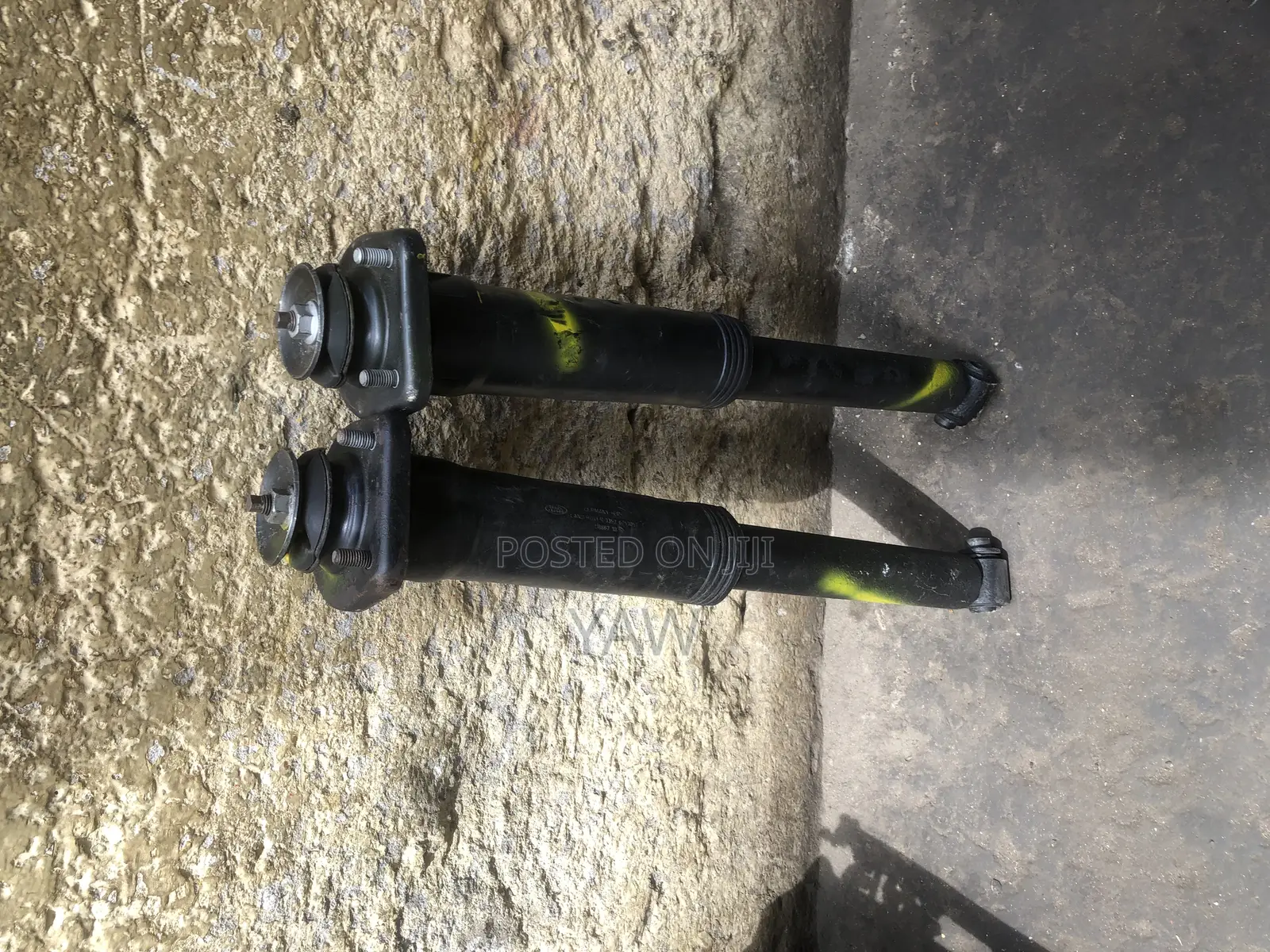 Range Rover Vogue 2006 Back Shocks