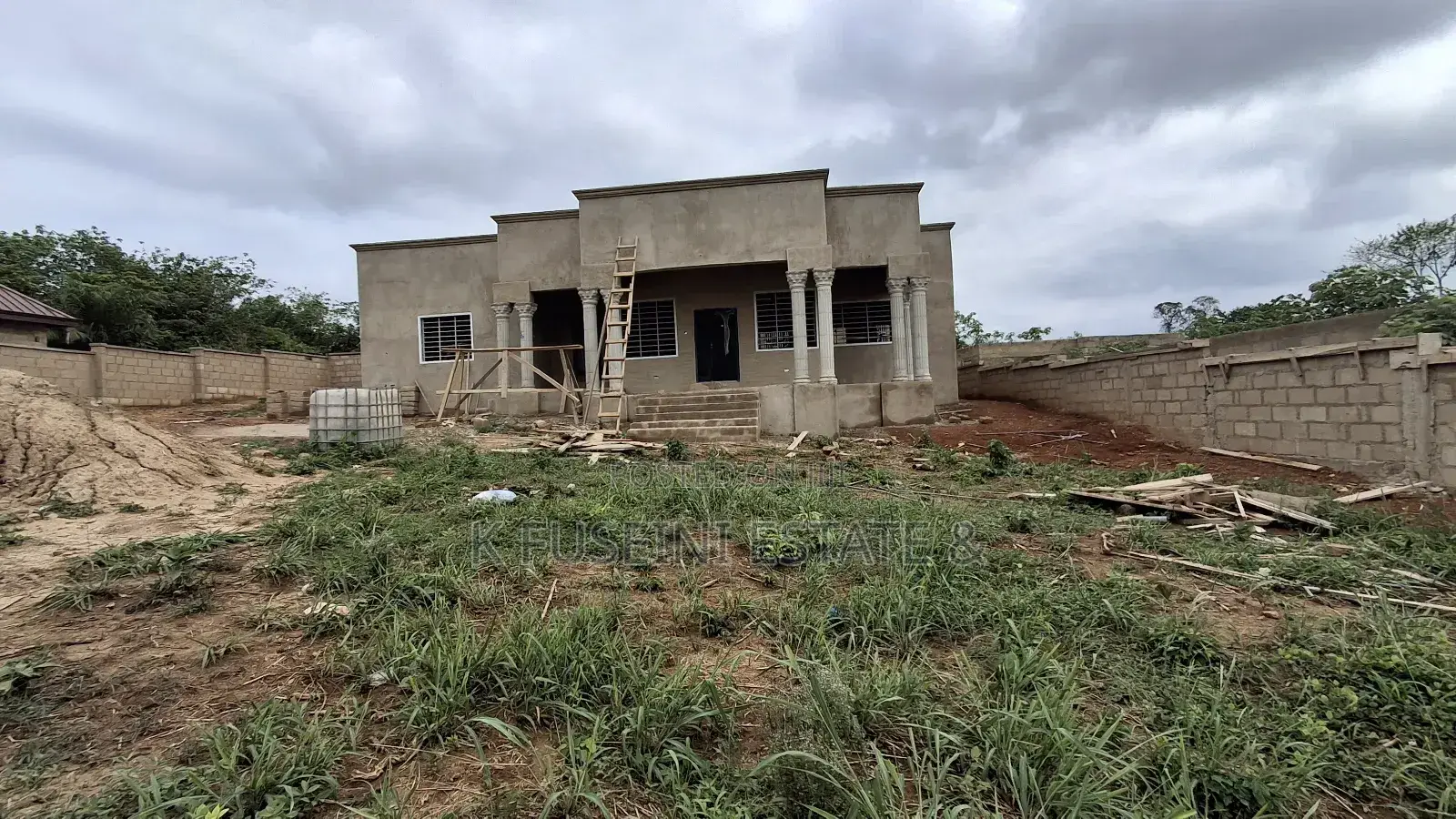 3 Bedrooms House For Sale At Akom