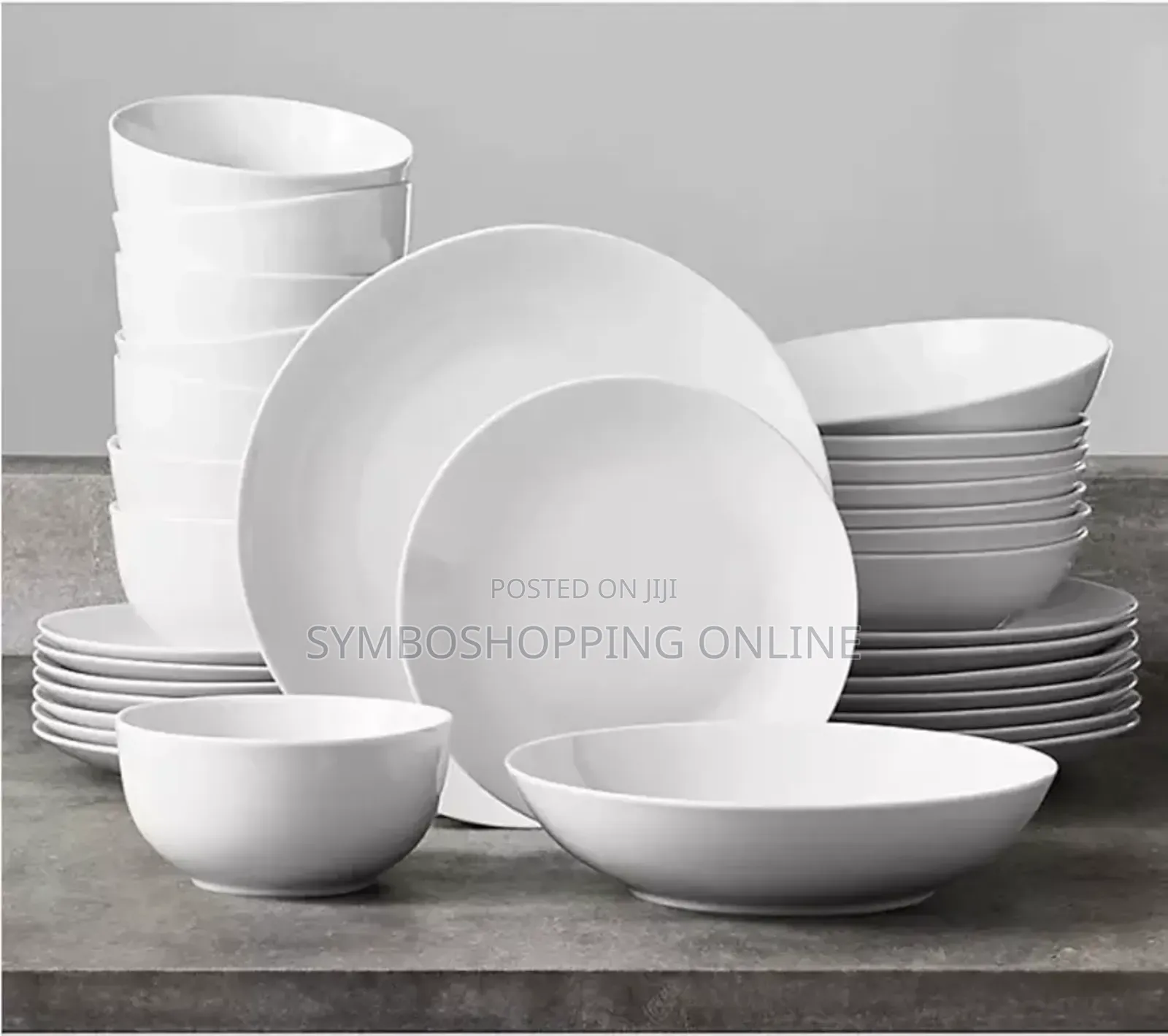 Member Mark 32-Piece Porcelain Dinnerware Set