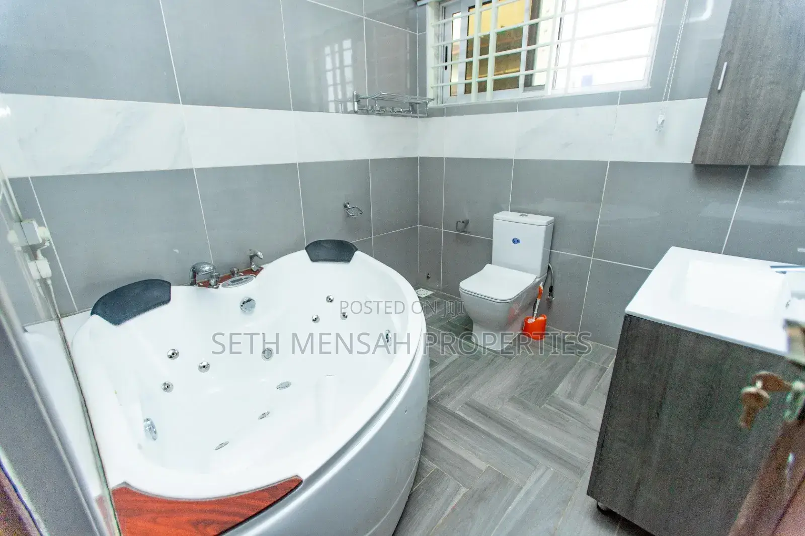 4bdrm House in Skm Properties, Ashomang Estate for sale