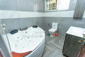 4bdrm House in Skm Properties, Ashomang Estate for sale