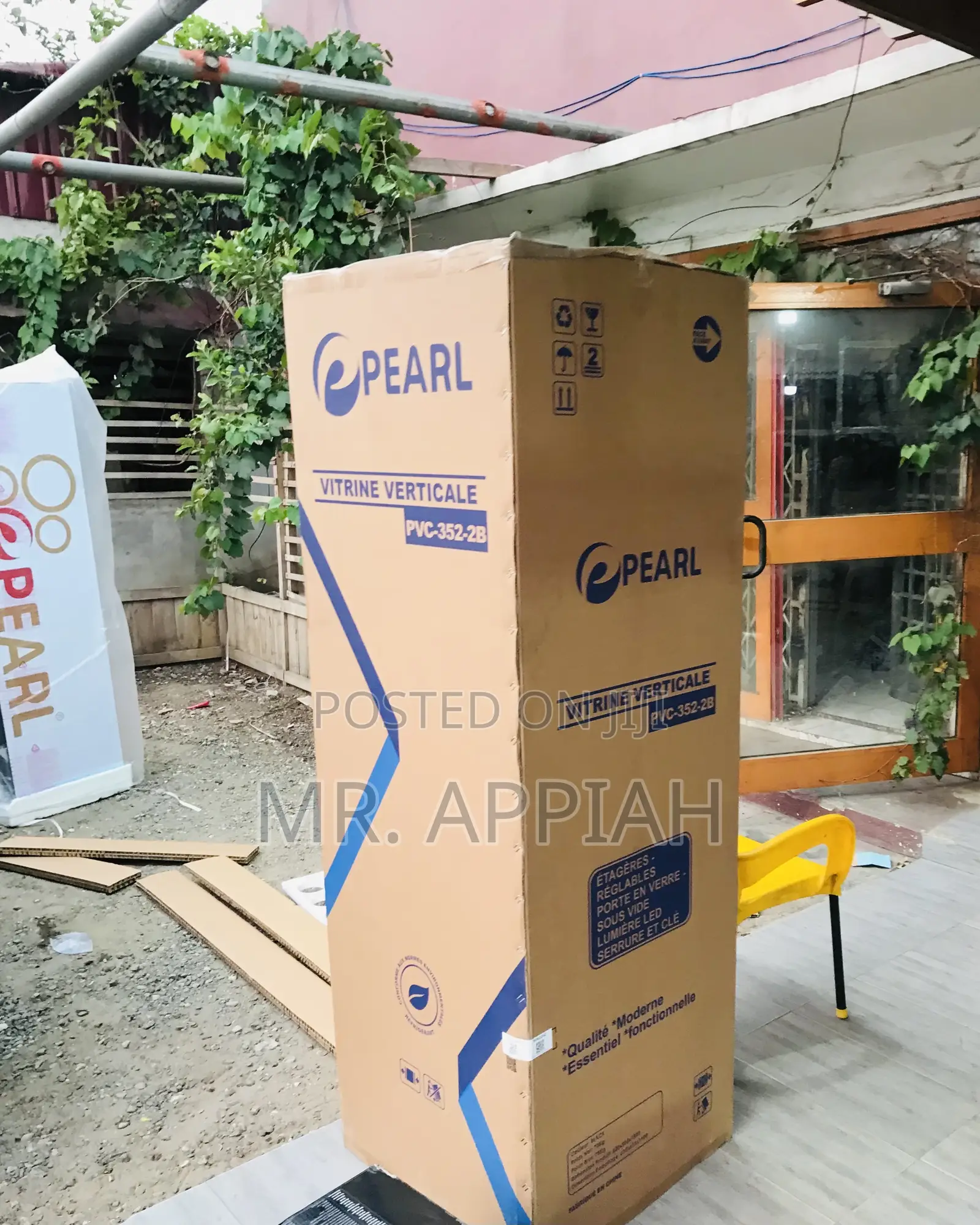 Sufficient Pearl PVC 352 Single Door Beverage Cooler.
