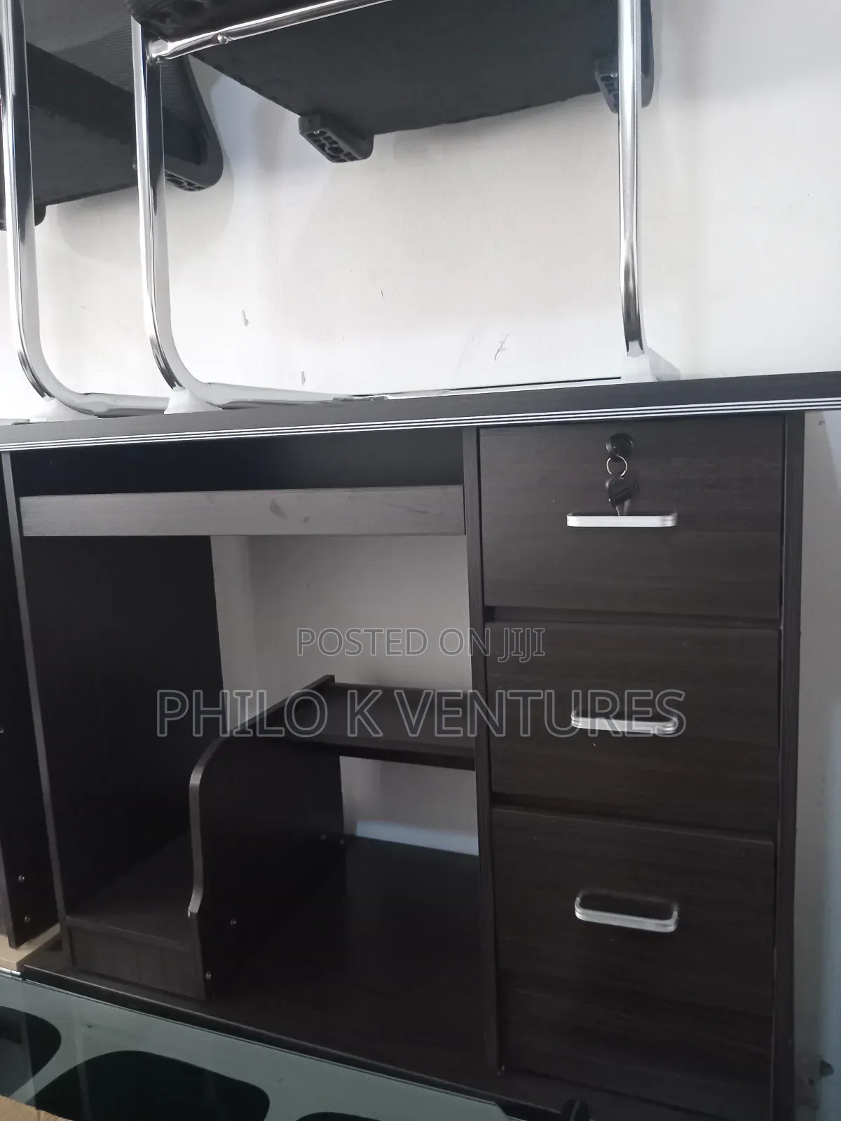 Cubicle Desk