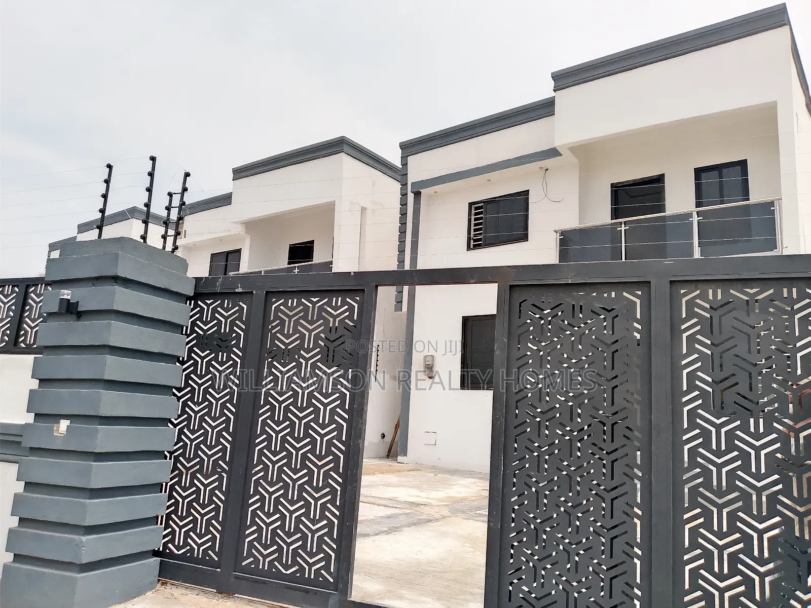 4bdrm Duplex in Hfc Estate Area, Spintex for sale