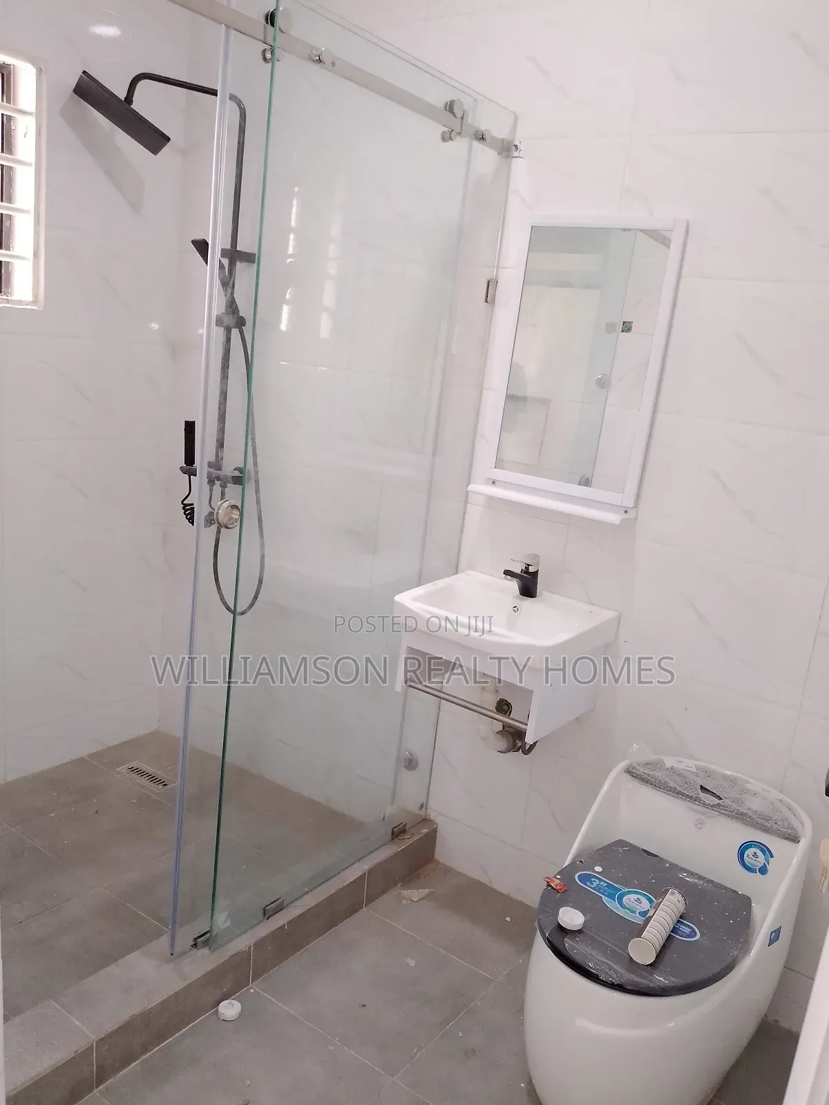 4bdrm Duplex in Hfc Estate Area, Spintex for sale