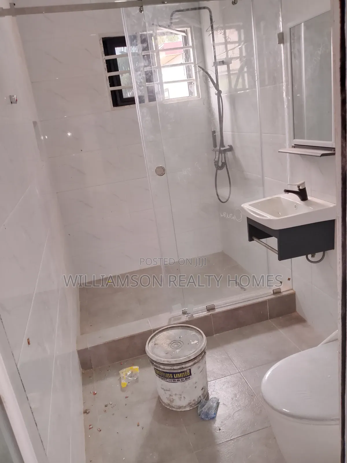 4bdrm Duplex in Hfc Estate Area, Spintex for sale