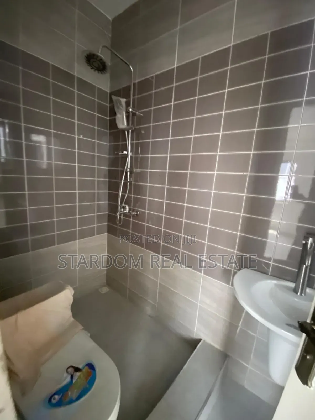 2bdrm Apartment in East Airport, Spintex for rent