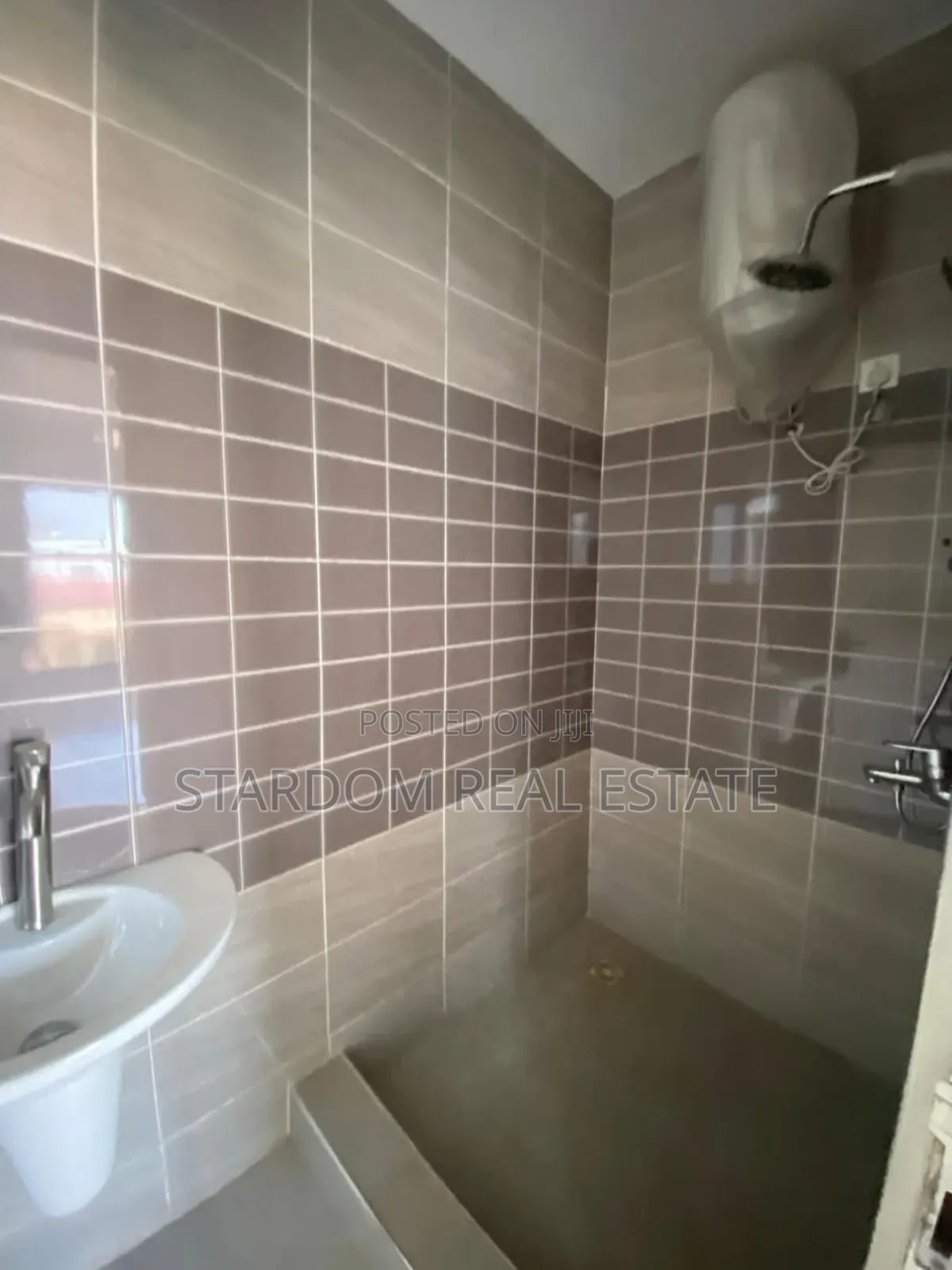 2bdrm Apartment in East Airport, Spintex for rent