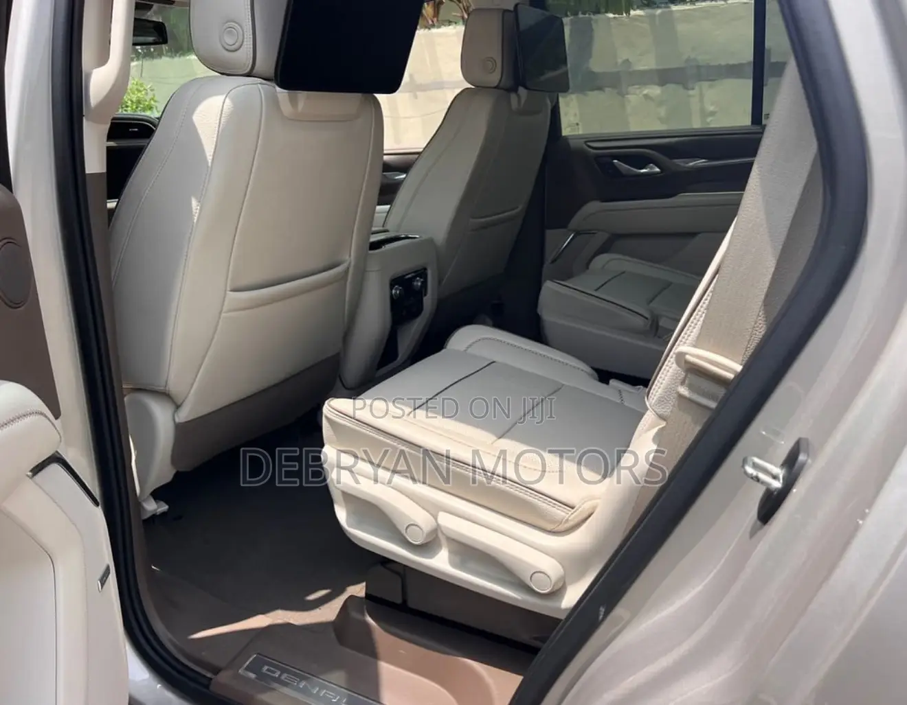 GMC Yukon 2023 Gold
