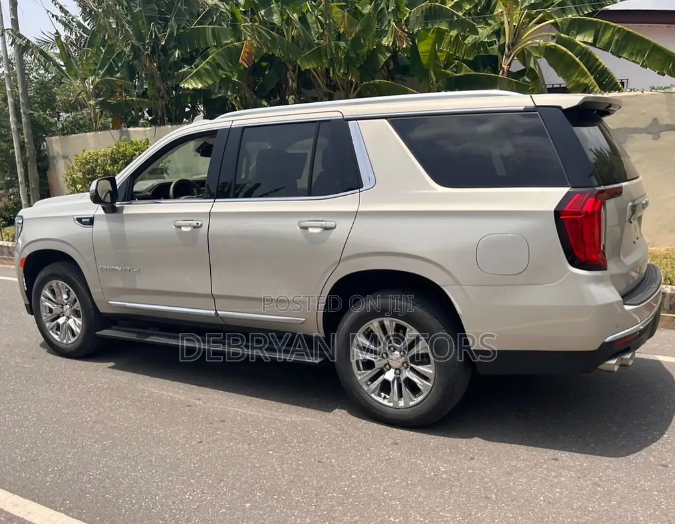 GMC Yukon 2023 Gold