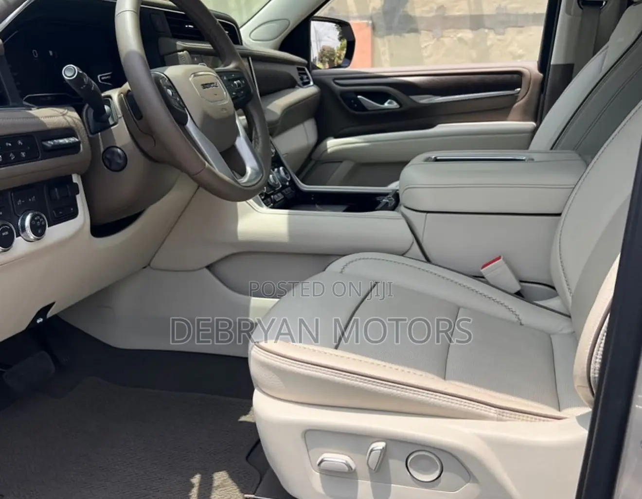GMC Yukon 2023 Gold