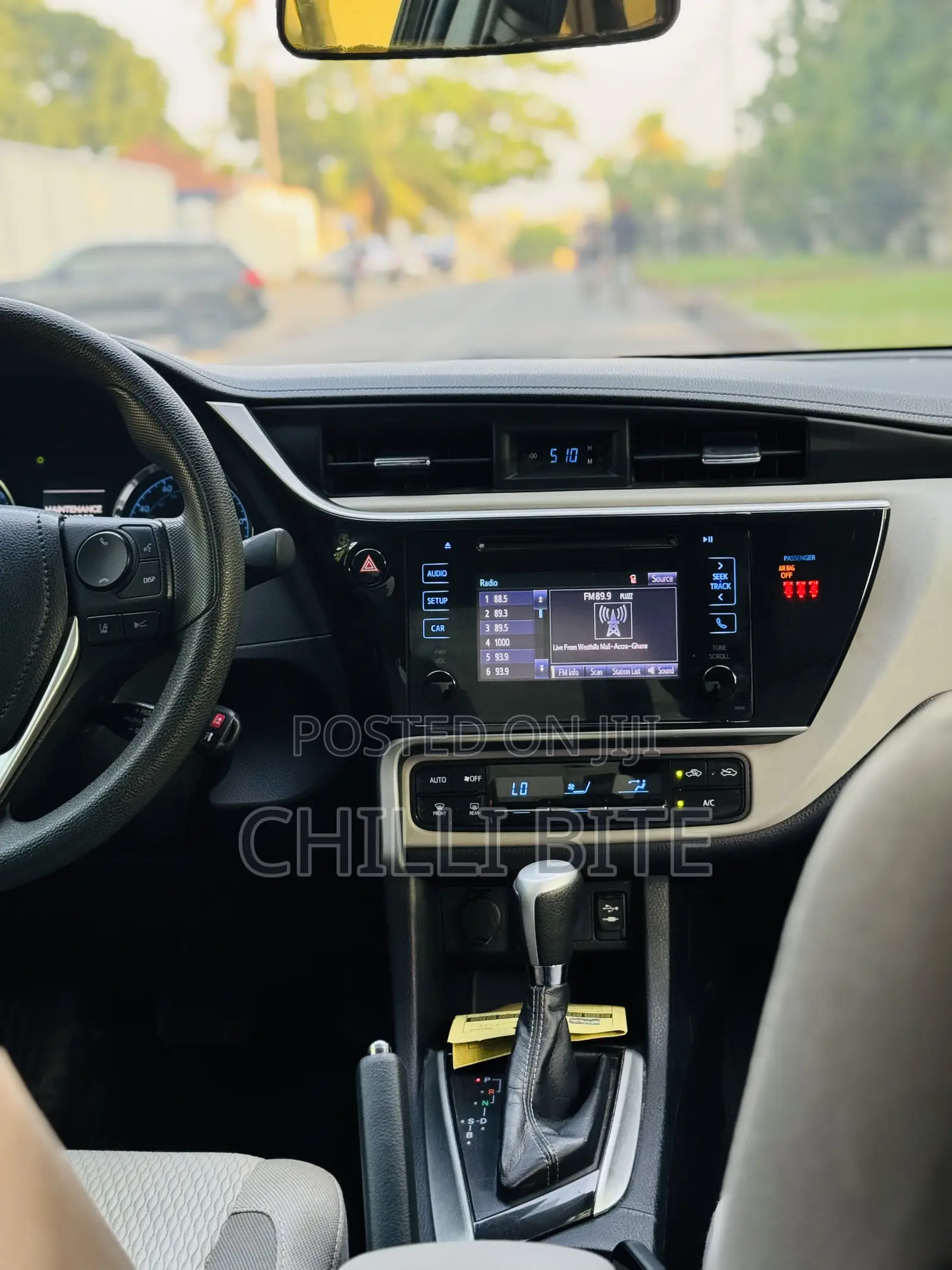 Toyota Corolla LE Eco (1.8L 4cyl 2A) 2018 Black