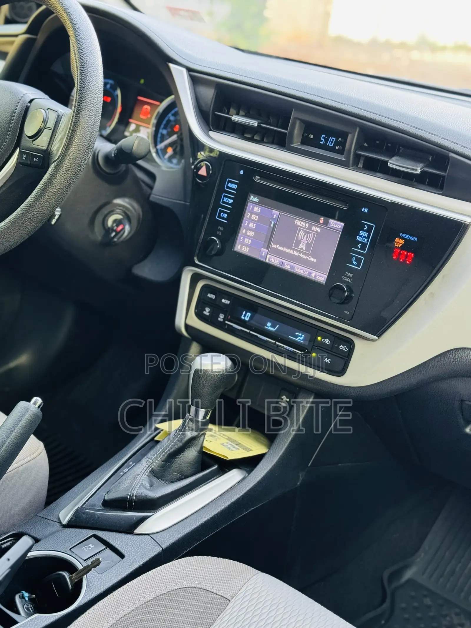 Toyota Corolla LE Eco (1.8L 4cyl 2A) 2018 Black