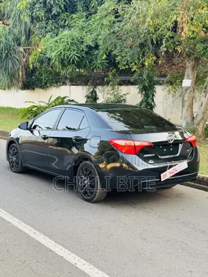 Toyota Corolla LE Eco (1.8L 4cyl 2A) 2018 Black