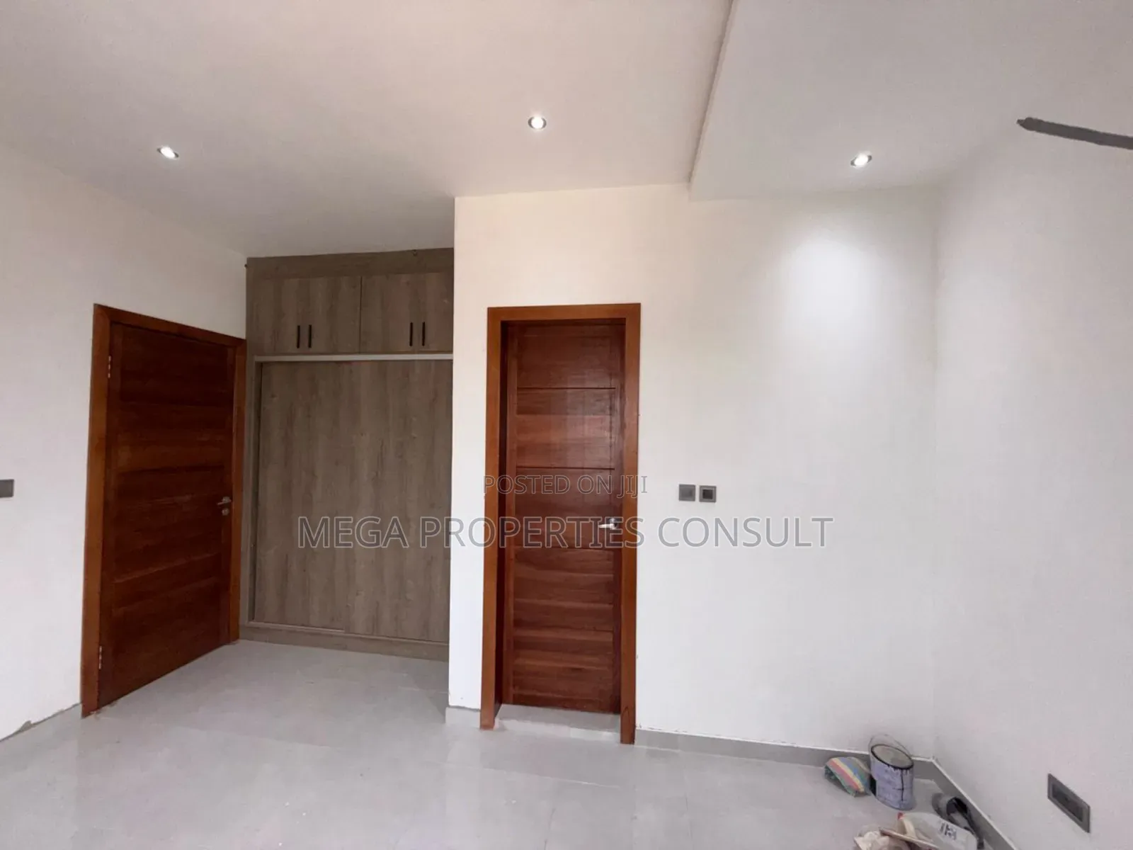4bdrm Duplex in Kwabenya for sale