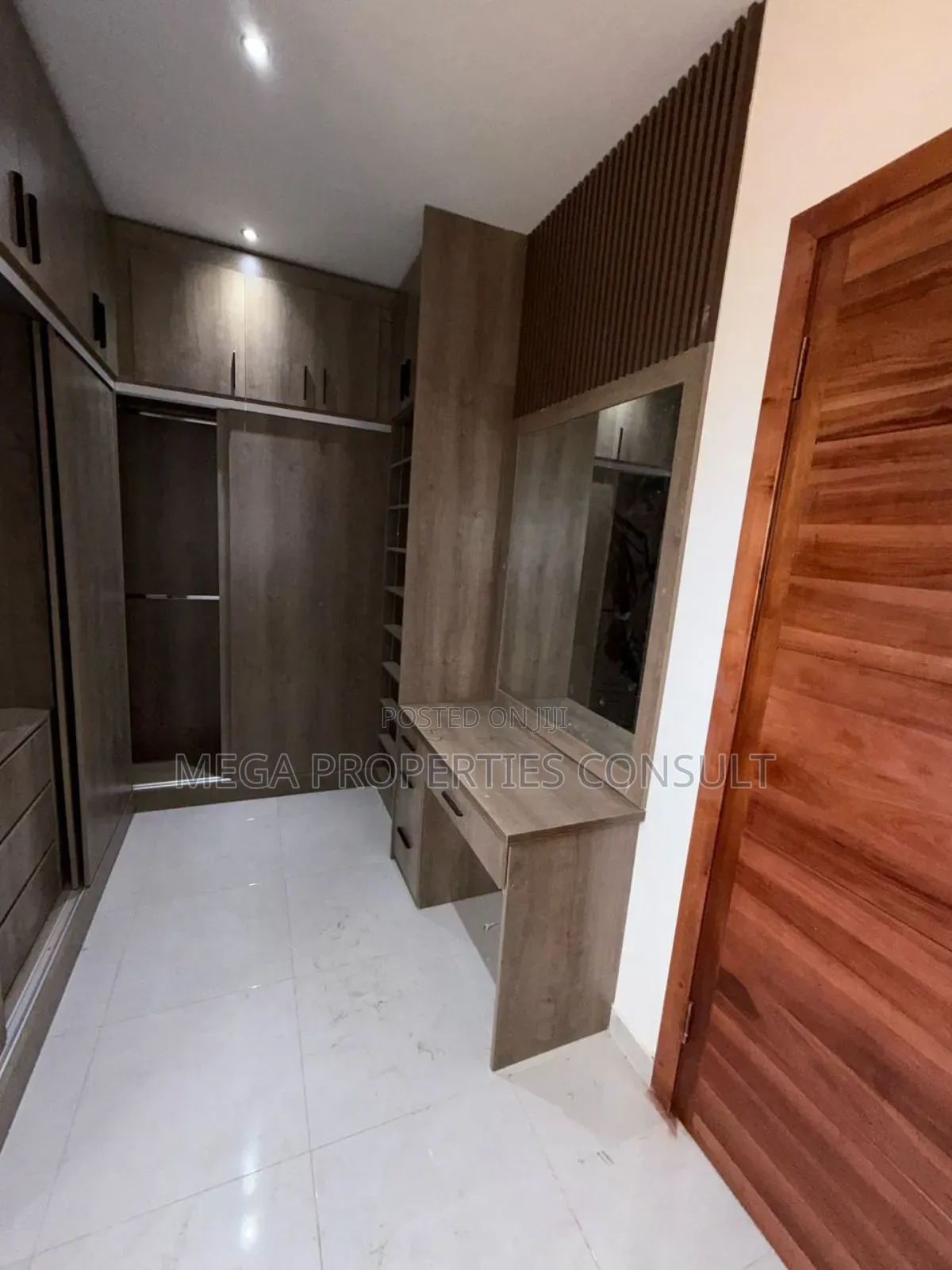 4bdrm Duplex in Kwabenya for sale