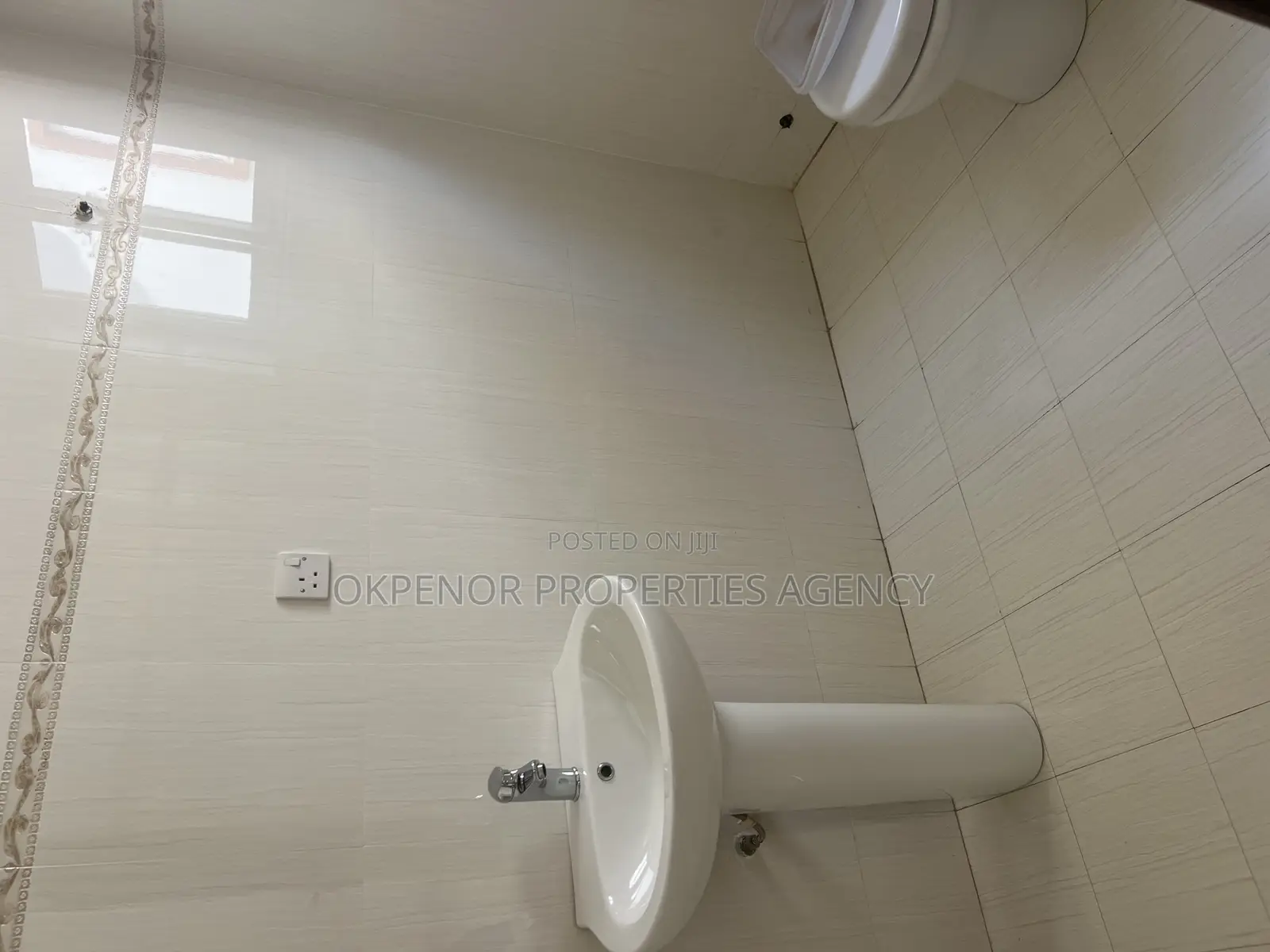 5bdrm House in Myron Estate, Tema Metropolitan for sale