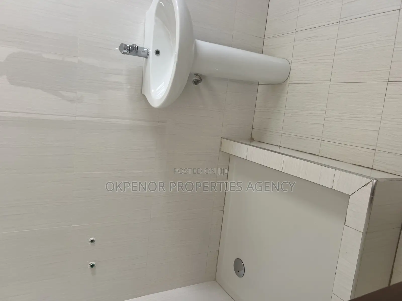 5bdrm House in Myron Estate, Tema Metropolitan for sale