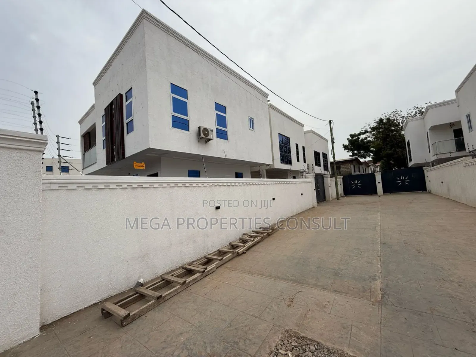 3bdrm House in Ashaley Botwe for sale