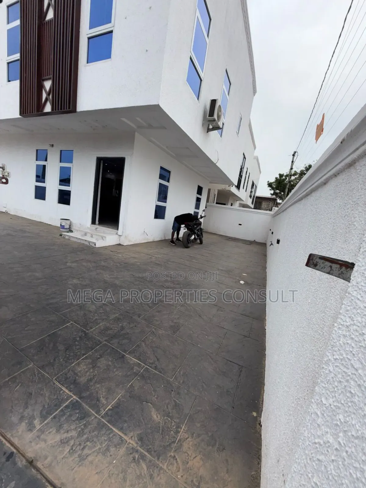 3bdrm House in Ashaley Botwe for sale