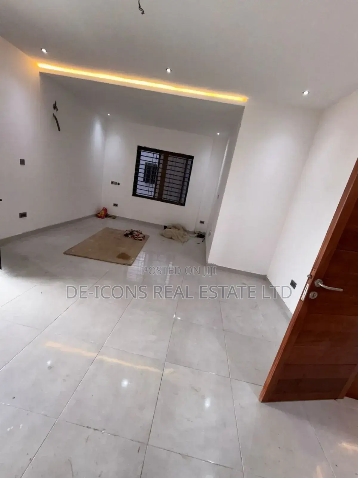 4bdrm Duplex in De-Icons Real Estate for sale