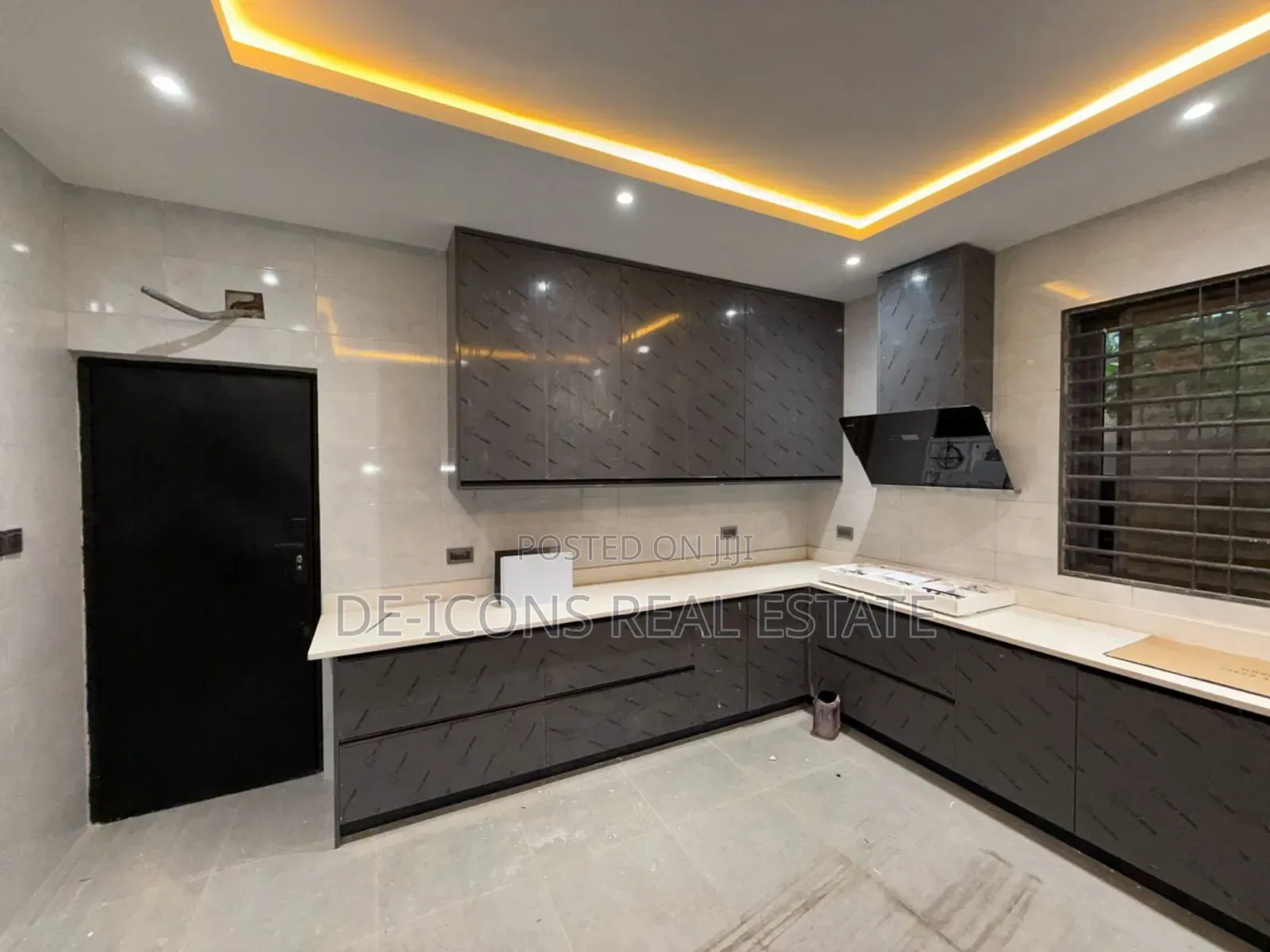 4bdrm Duplex in De-Icons Real Estate for sale