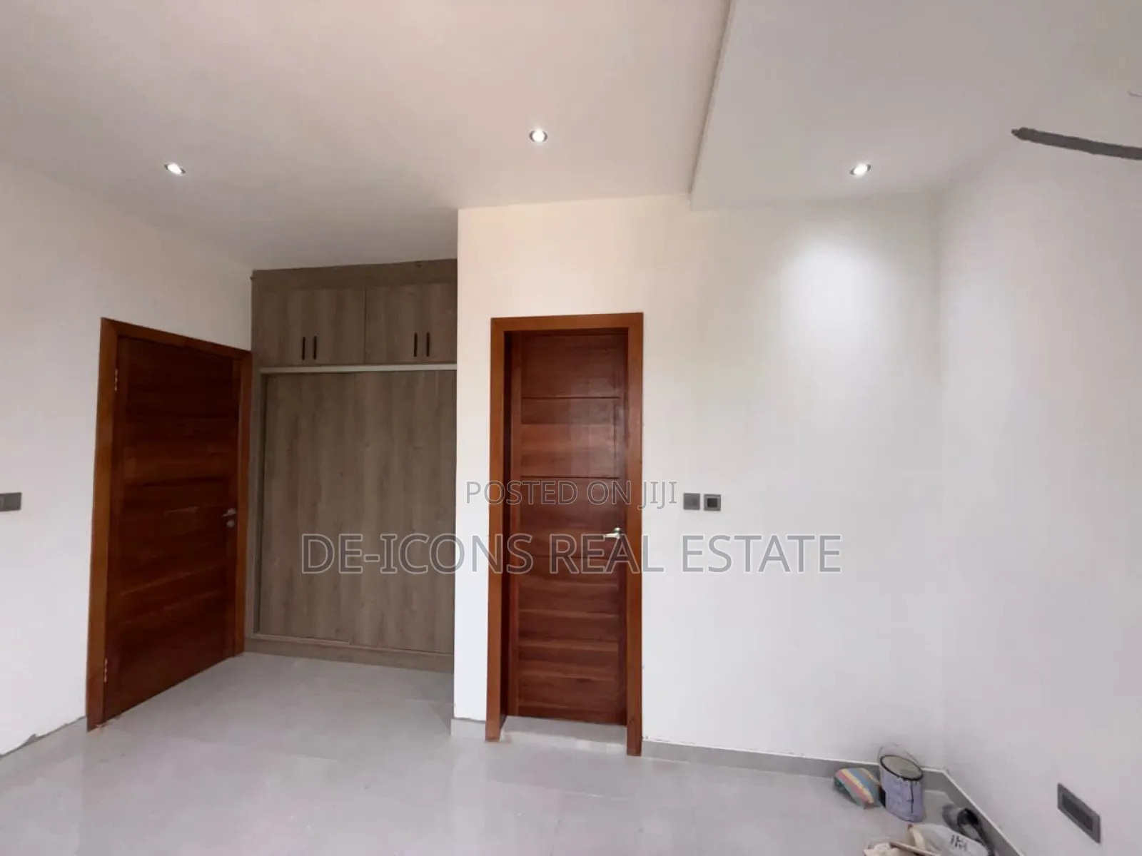 4bdrm Duplex in De-Icons Real Estate for sale