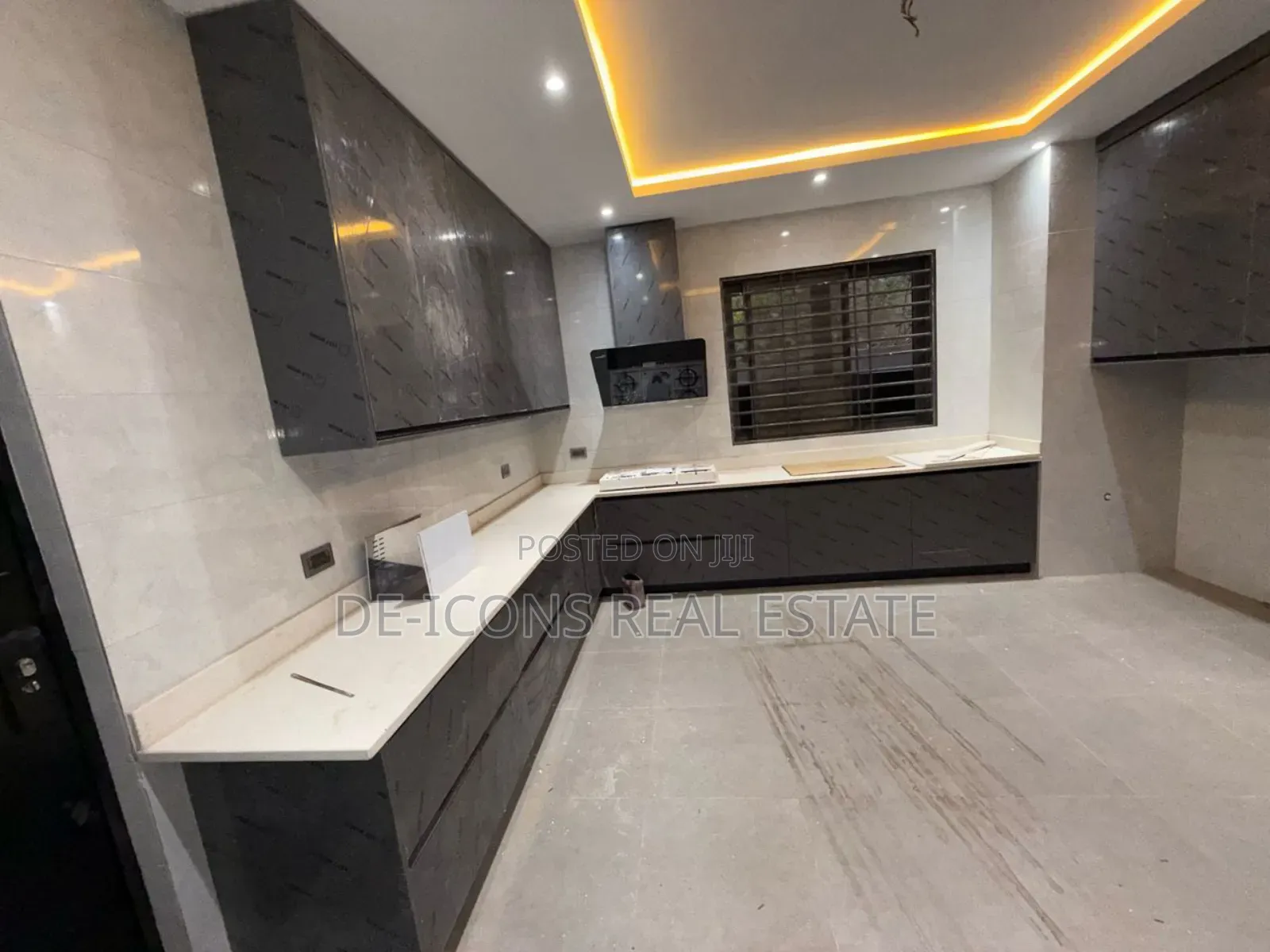 4bdrm Duplex in De-Icons Real Estate for sale