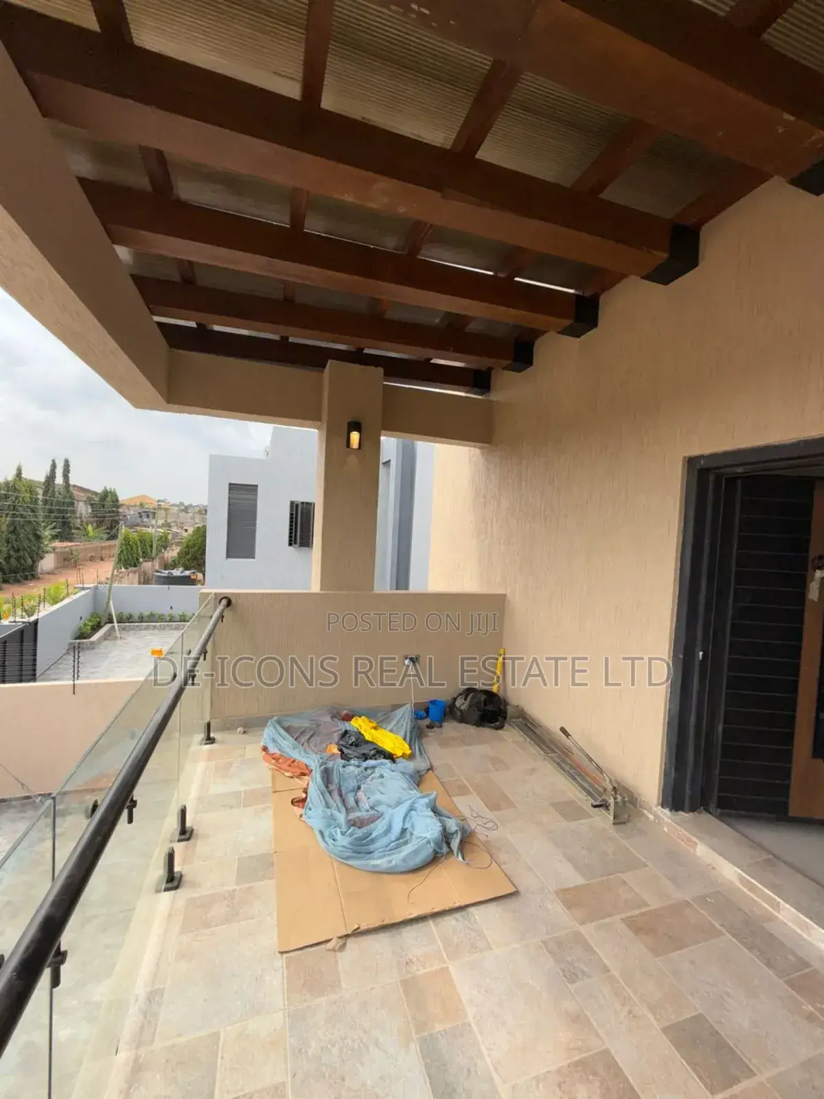 4bdrm Duplex in De-Icons Real Estate for sale