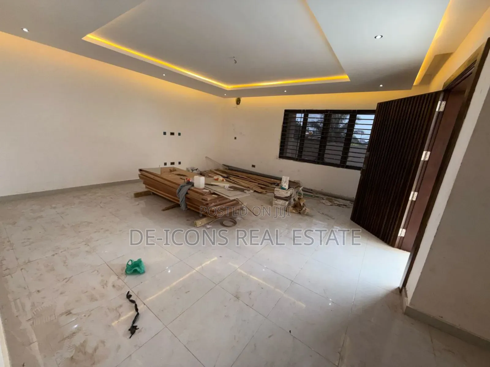 4bdrm Duplex in De-Icons Real Estate for sale