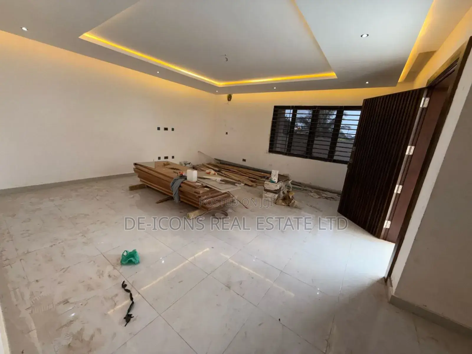 4bdrm Duplex in De-Icons Real Estate for sale