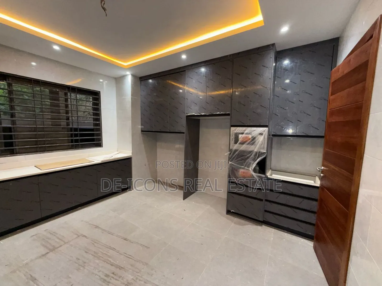 4bdrm Duplex in De-Icons Real Estate for sale
