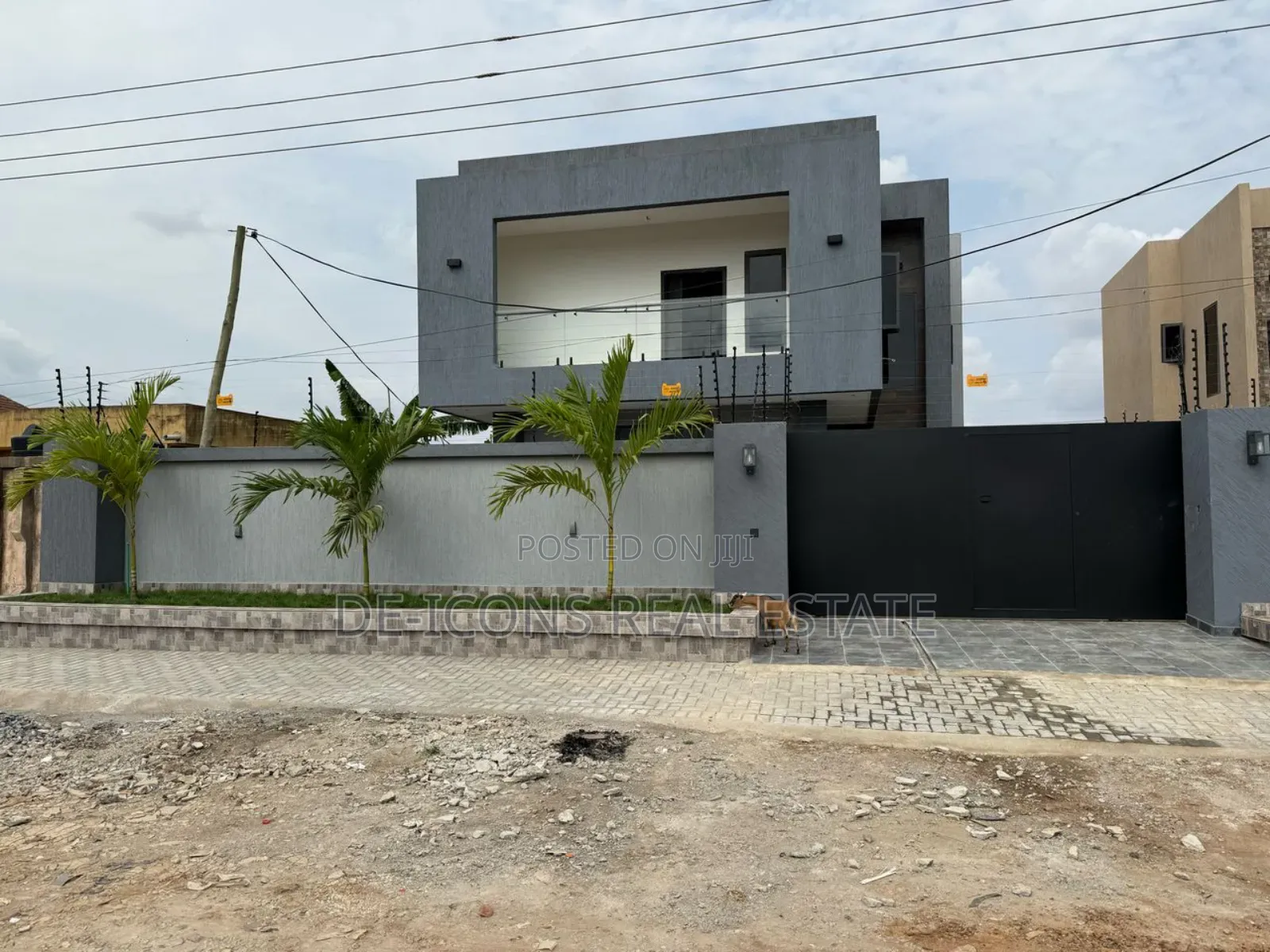 4bdrm Duplex in De-Icons Real Estate for sale