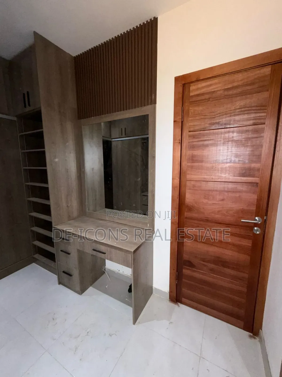 4bdrm Duplex in De-Icons Real Estate for sale