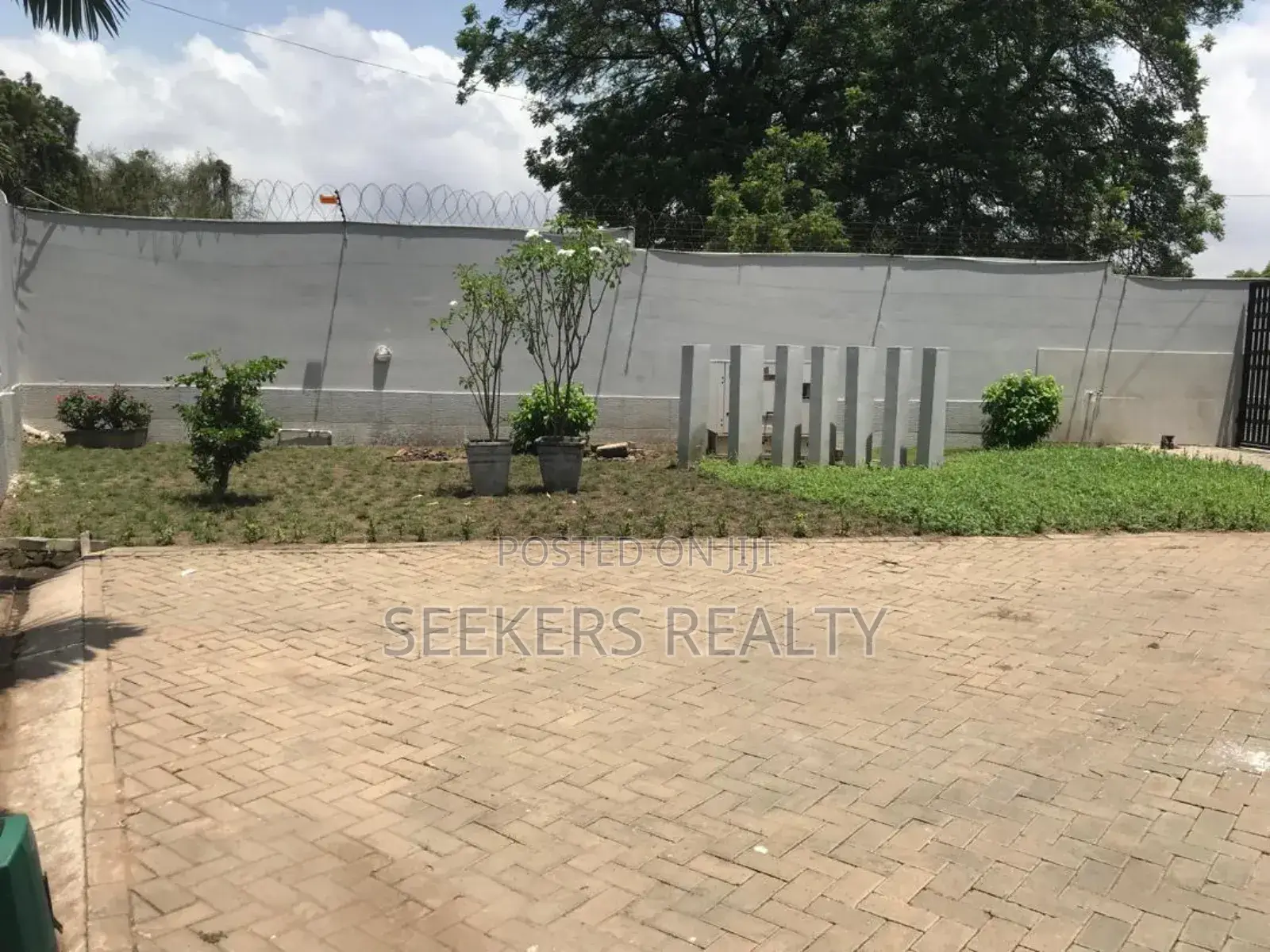 5bdrm House in Seekers Realty, Cantonments for rent