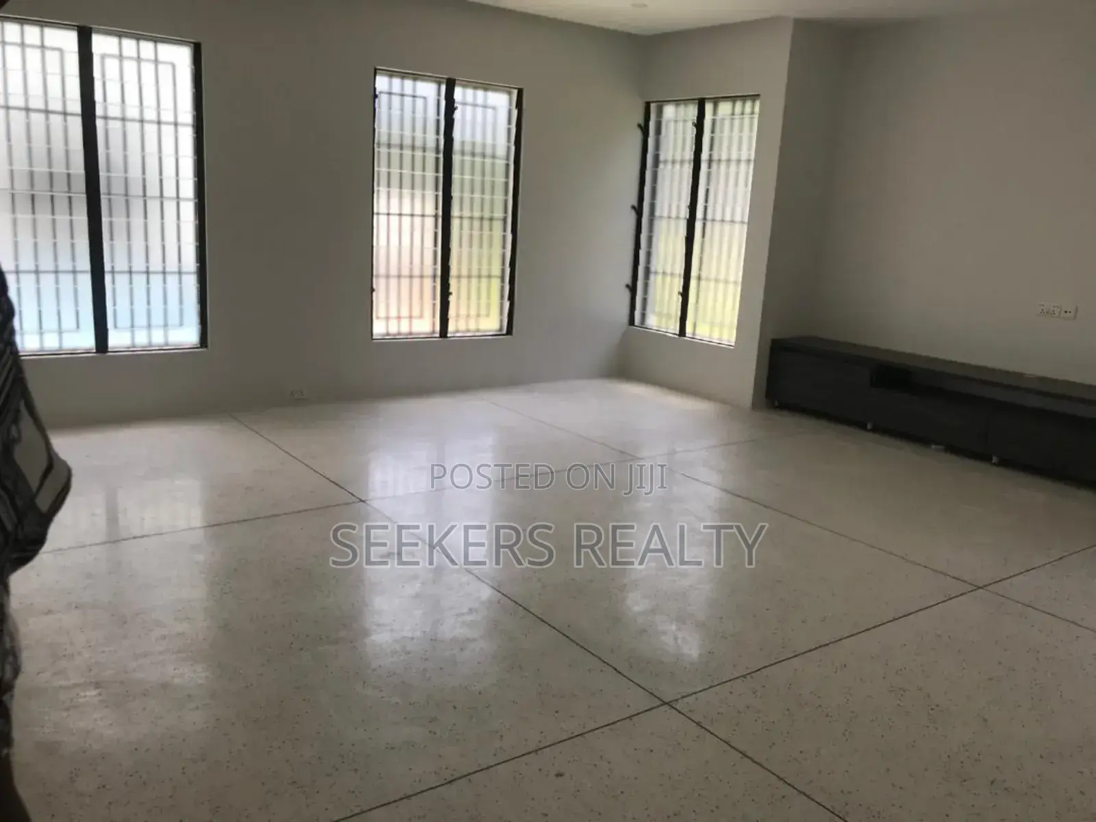 5bdrm House in Seekers Realty, Cantonments for rent