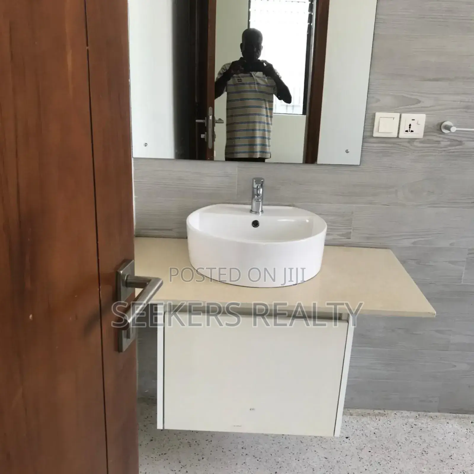5bdrm House in Seekers Realty, Cantonments for rent