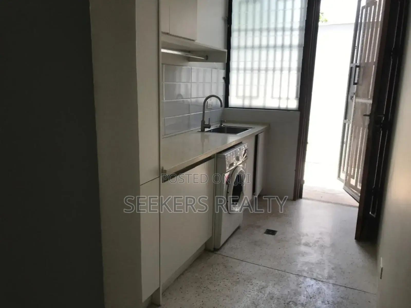 5bdrm House in Seekers Realty, Cantonments for rent