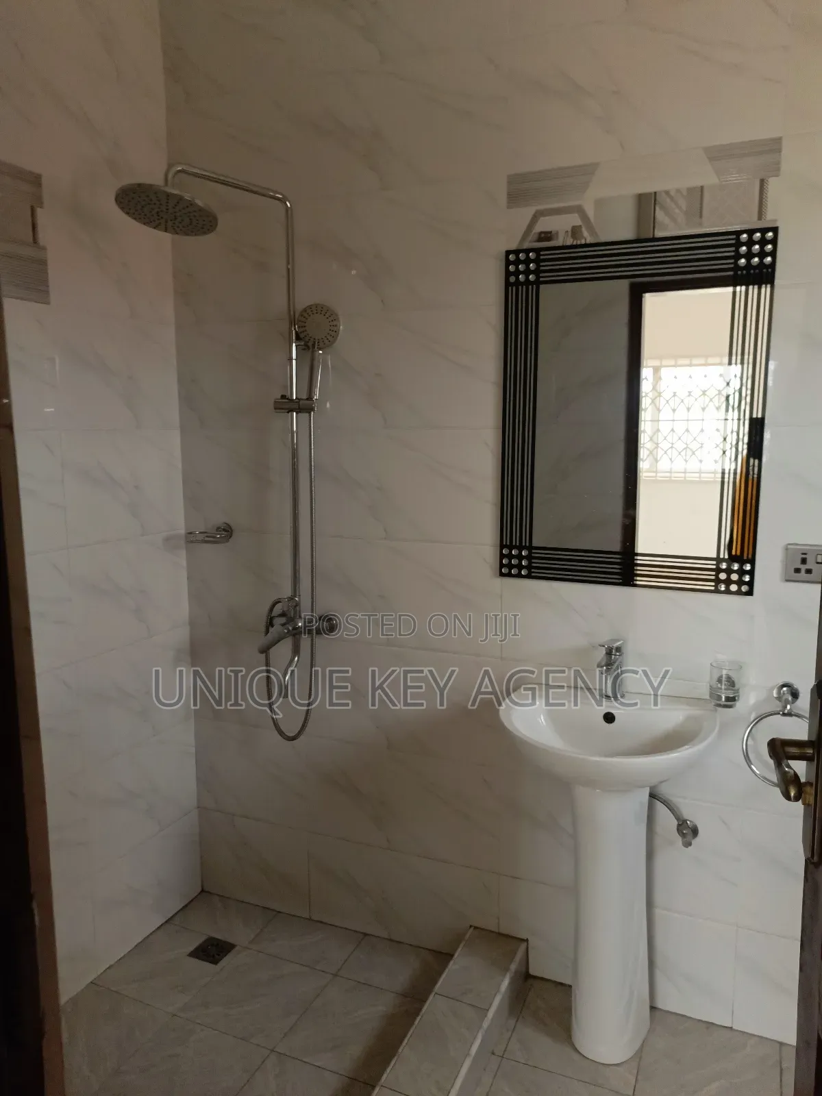 3bdrm Apartment in Unique Key Agency, North Legon for rent