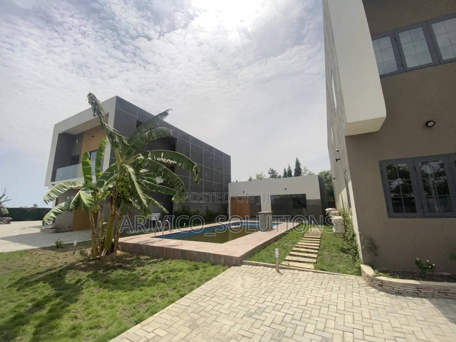 3bdrm Townhouse / Terrace in Community 6, Tema Metropolitan for rent
